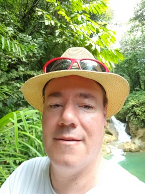 <span>Robbie Butchito, 57</span> <span style='width: 25px; height: 16px; float: right; background-image: url(/bitmaps/flags_small/CH.PNG)'> </span><br><span>Aarau, 瑞士</span> <input type='button' class='joinbtn' style='float: right' value='JOIN NOW' />