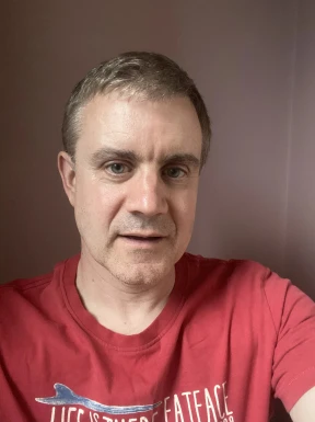 <span>Tony, 49</span>&nbsp;<span style='width: 25px; height: 16px; float: right; background-image: url(/bitmaps/flags_small/UK.PNG)'>&nbsp;</span><br><span>London, Royaume-Uni</span>&nbsp;<input type='button' class='joinbtn' style='float: right' value='JOIN NOW' />