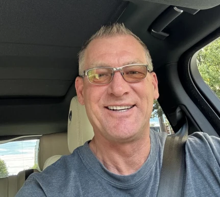 <span>Eric, 56</span>&nbsp;<span style='width: 25px; height: 16px; float: right; background-image: url(/bitmaps/flags_small/US.PNG)'>&nbsp;</span><br><span>Sairgao, Соединенные Штаты Америки</span>&nbsp;<input type='button' class='joinbtn' style='float: right' value='JOIN NOW' />